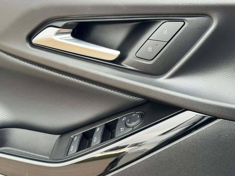 Used 2025 Chevrolet Equinox LT w/ Convenience Package II image 23