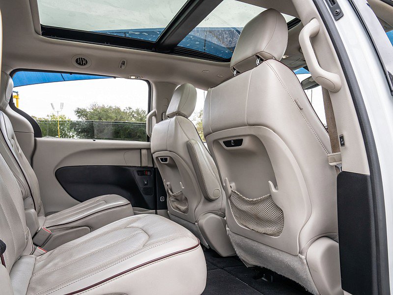 Used 2020 Chrysler Pacifica Limited image 21