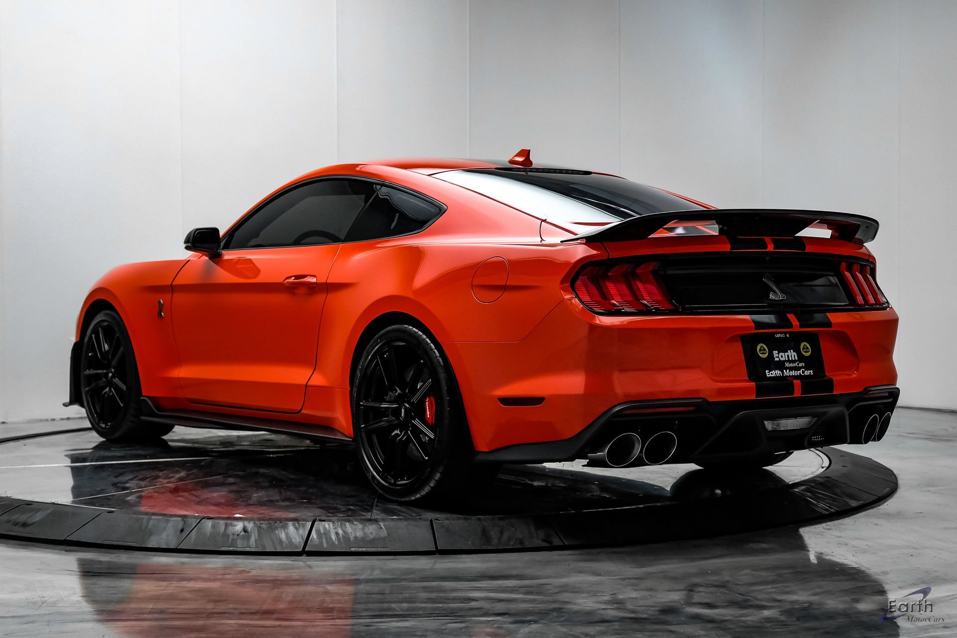 Used 2022 Ford Mustang Shelby GT500 w/ Technology Package RWD image 9