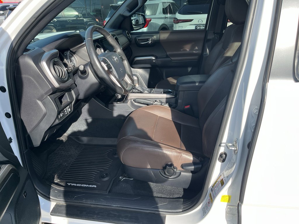 Used 2017 Toyota Tacoma Limited image 21