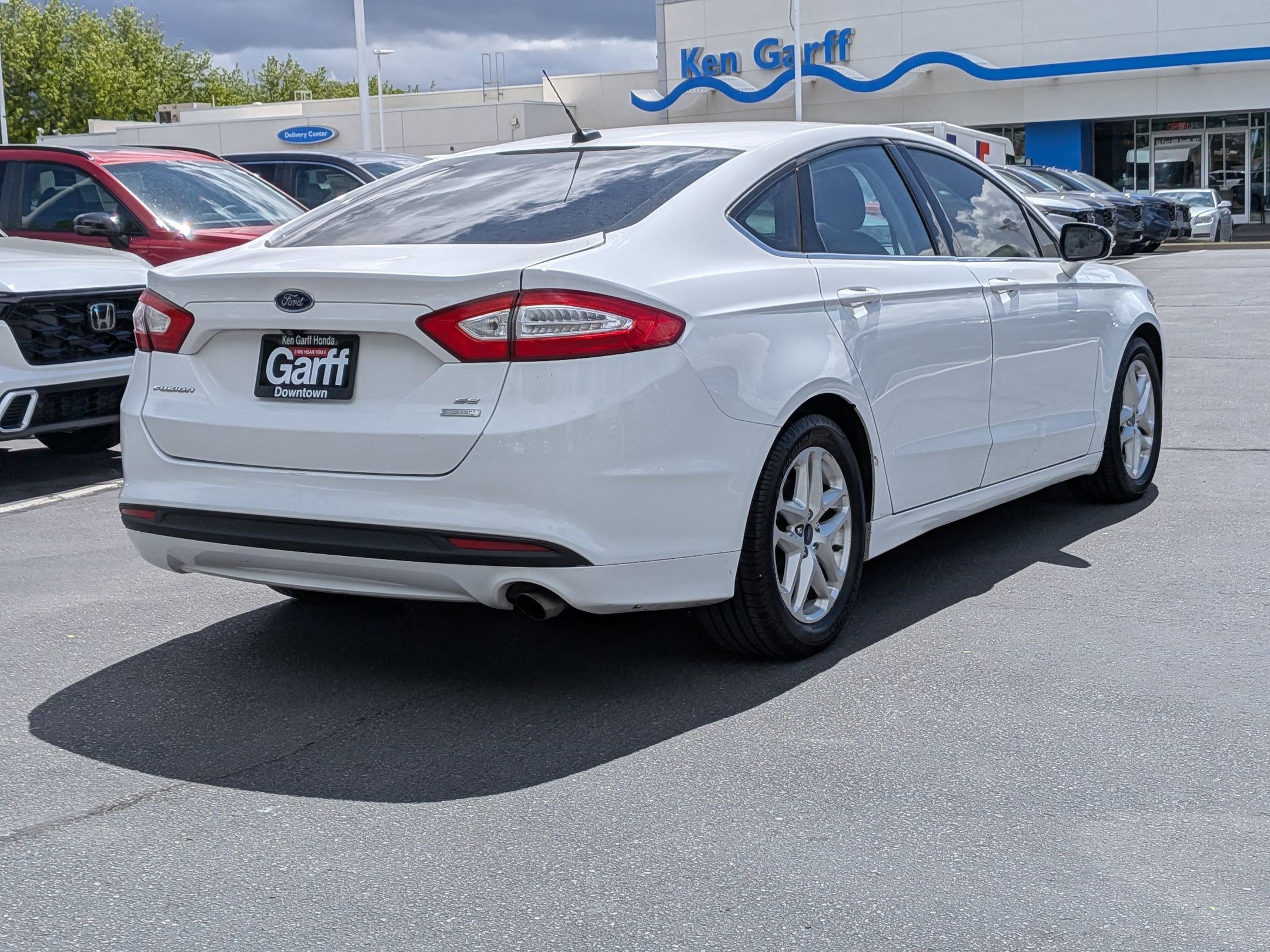Used 2015 Ford Fusion SE FWD image 3