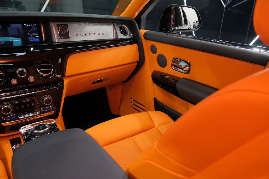 Used 2025 Rolls-Royce Phantom Sedan image 75