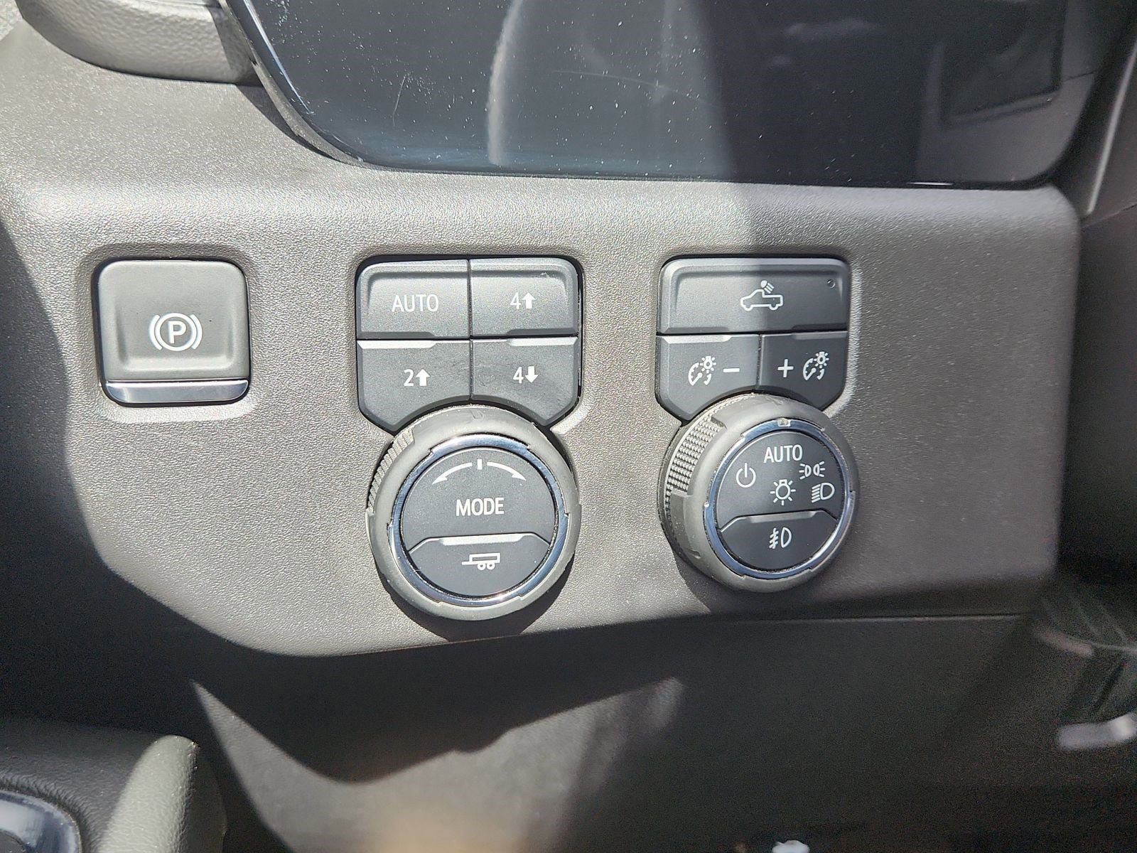 Used 2025 Chevrolet Silverado 1500 LT Trail Boss w/ Convenience Package II AWD/4WD image 30
