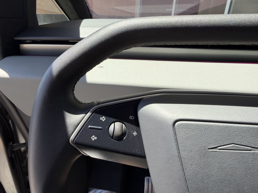 Used 2024 Tesla Cybertruck AWD Crew Cab image 37