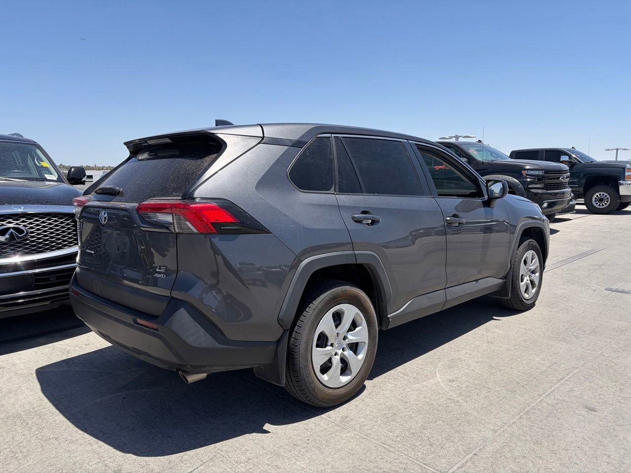 Used 2022 Toyota RAV4 LE AWD/4WD image 2