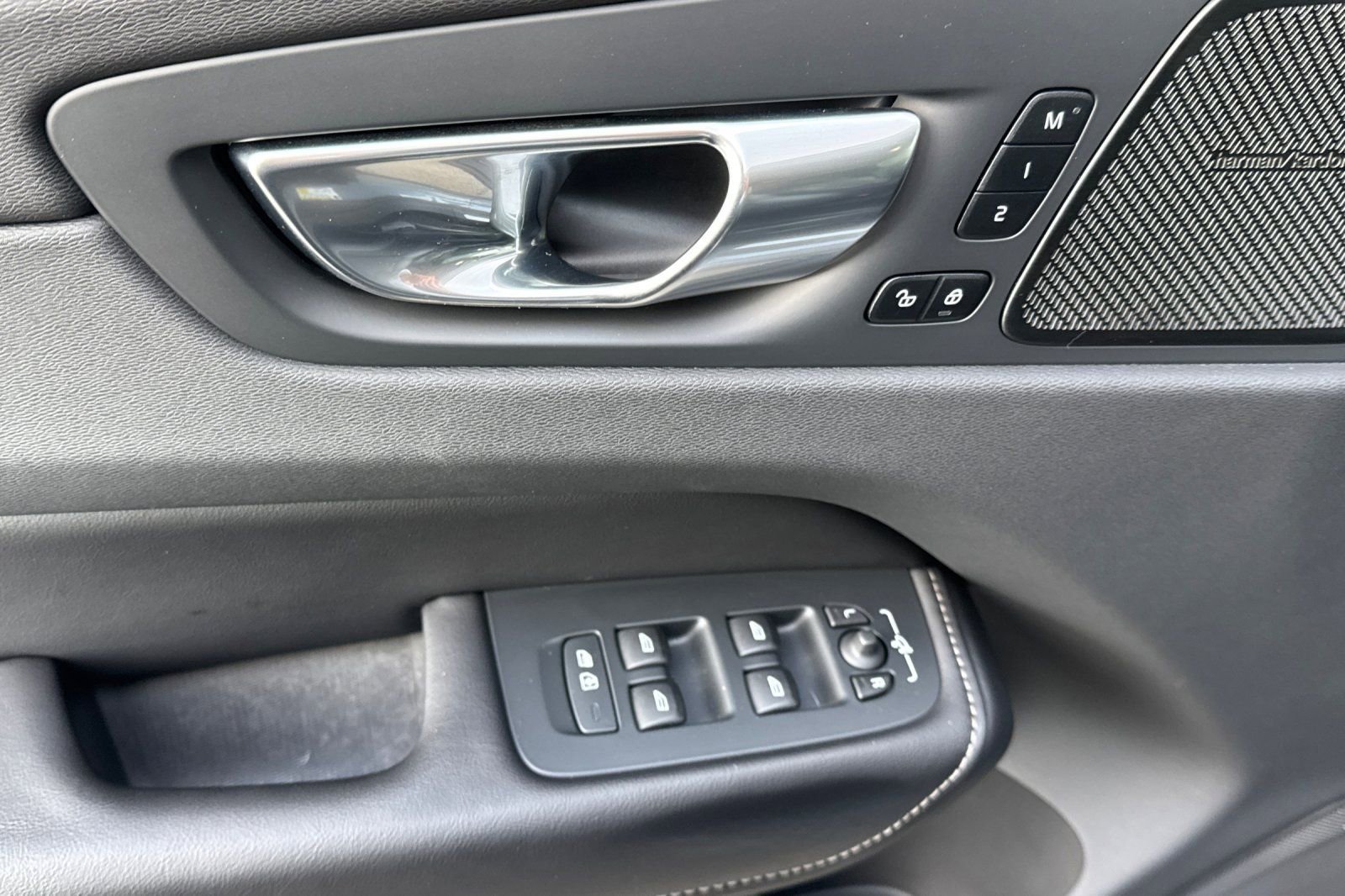 Used 2023 Volvo XC60 T8 Ultimate w/ Protection Package Premier image 10