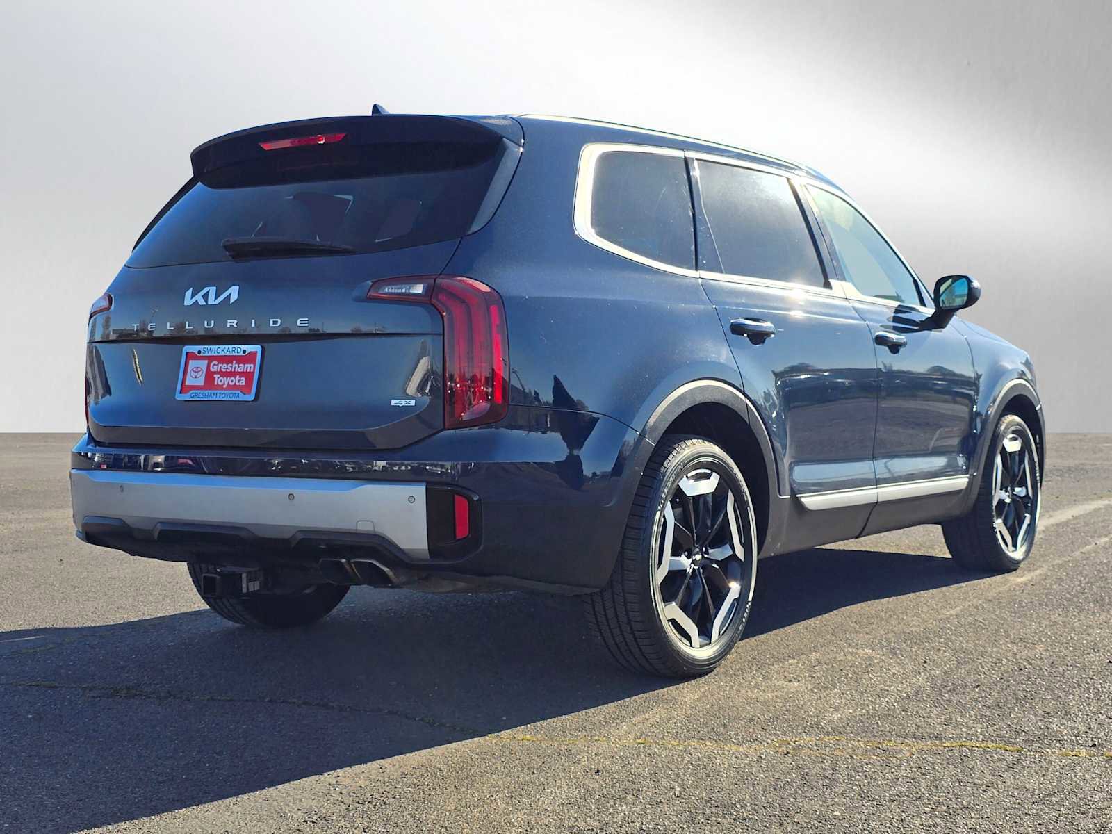 Used 2023 Kia Telluride S w/ S Sunroof Package image 3