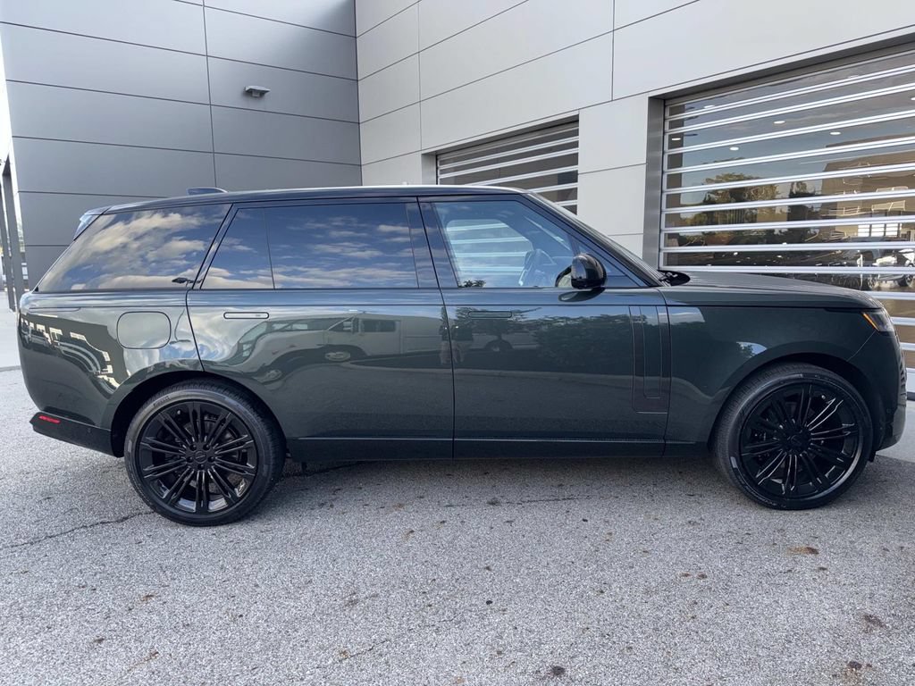 New 2026 Land Rover Range Rover Long Wheelbase SE AWD/4WD image 9