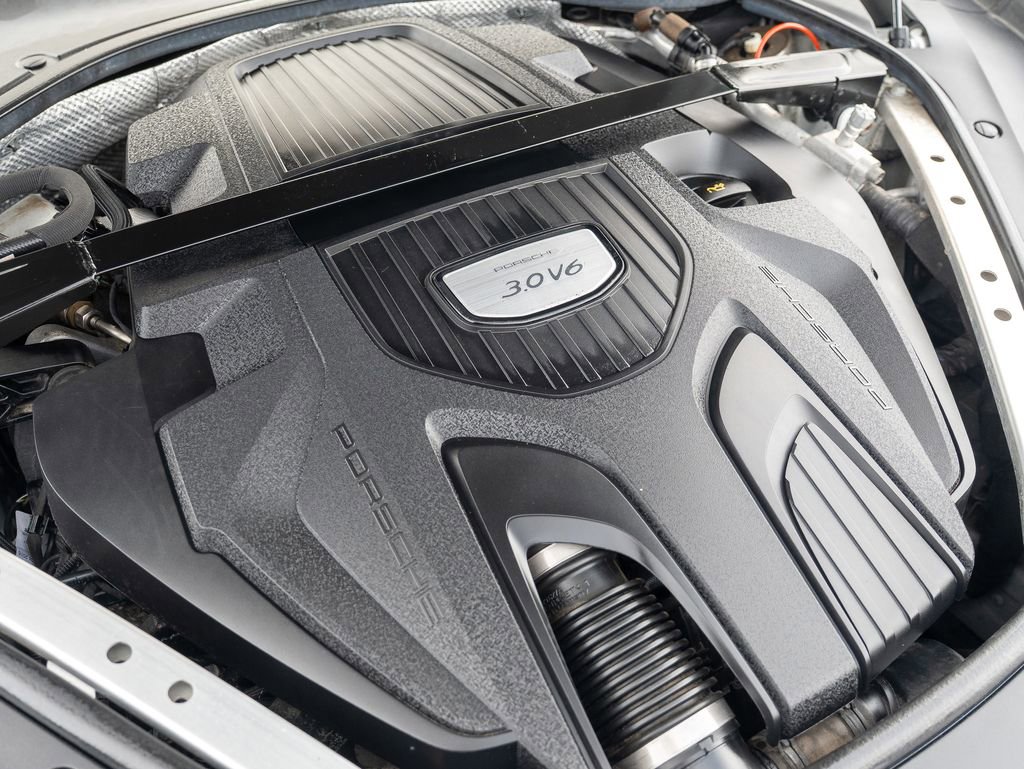 Used 2018 Porsche Panamera 4 image 36