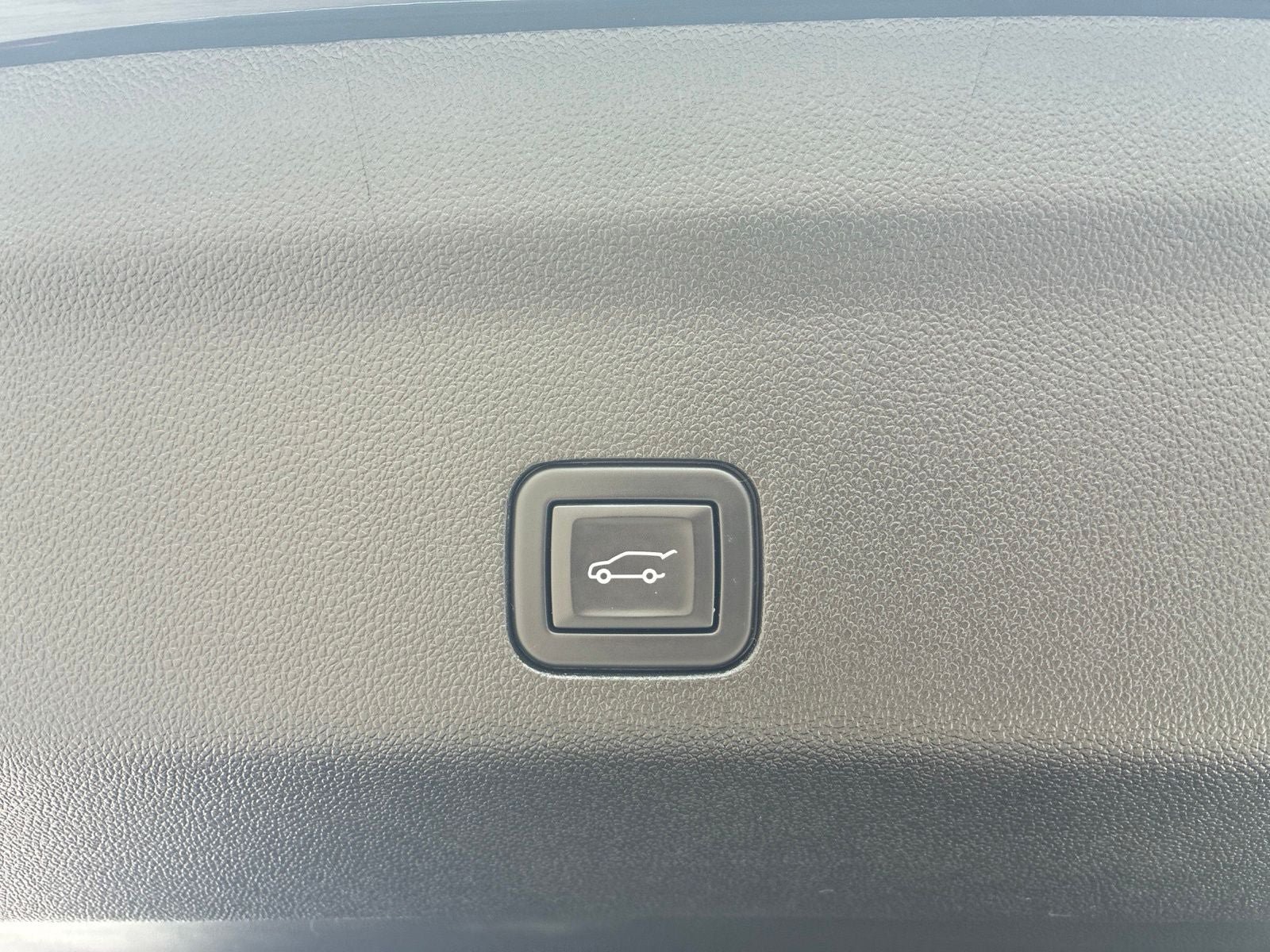 Used 2022 GMC Yukon XL Denali AWD/4WD image 7