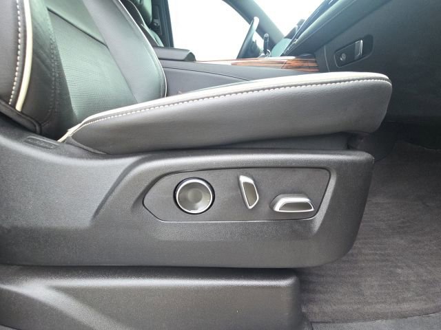 Used 2024 Cadillac Escalade Premium Luxury AWD/4WD image 20