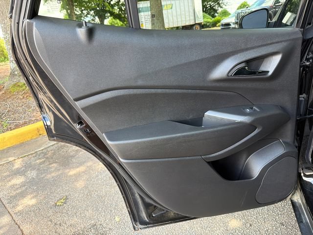Used 2025 Chevrolet Trax RS w/ Sunroof Package FWD image 21