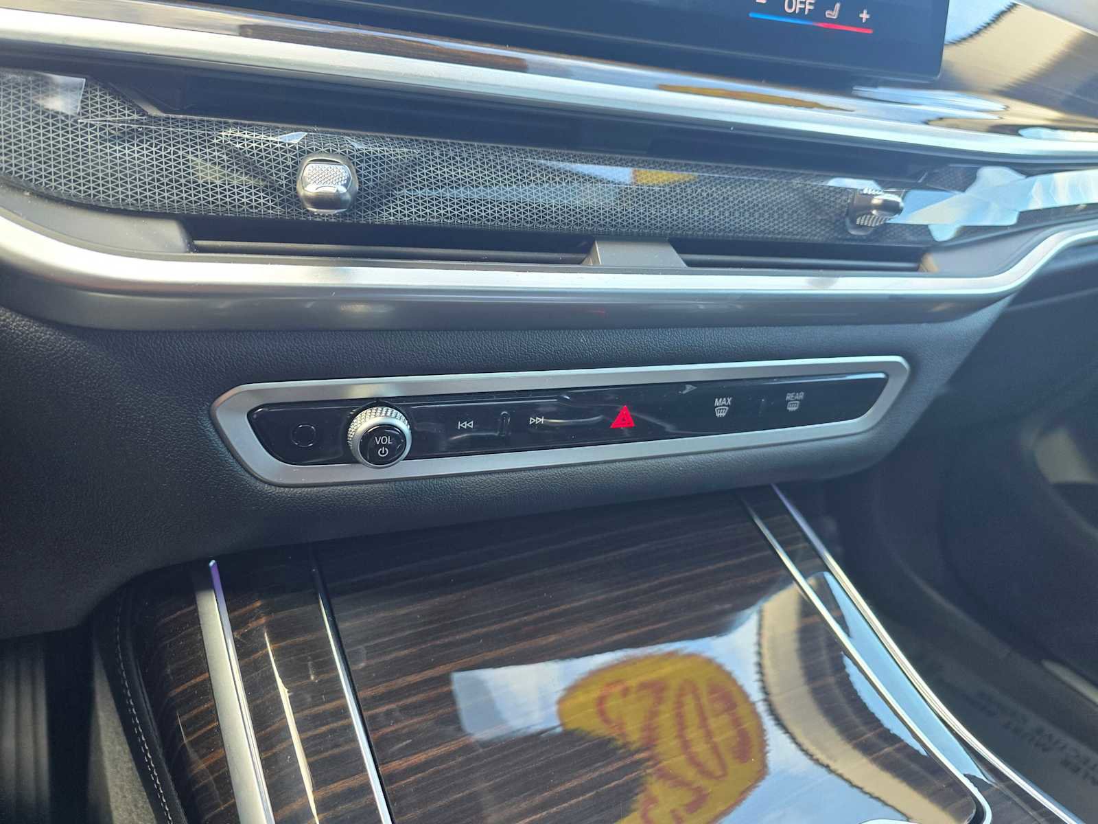 Used 2024 BMW X7 xDrive40i image 32