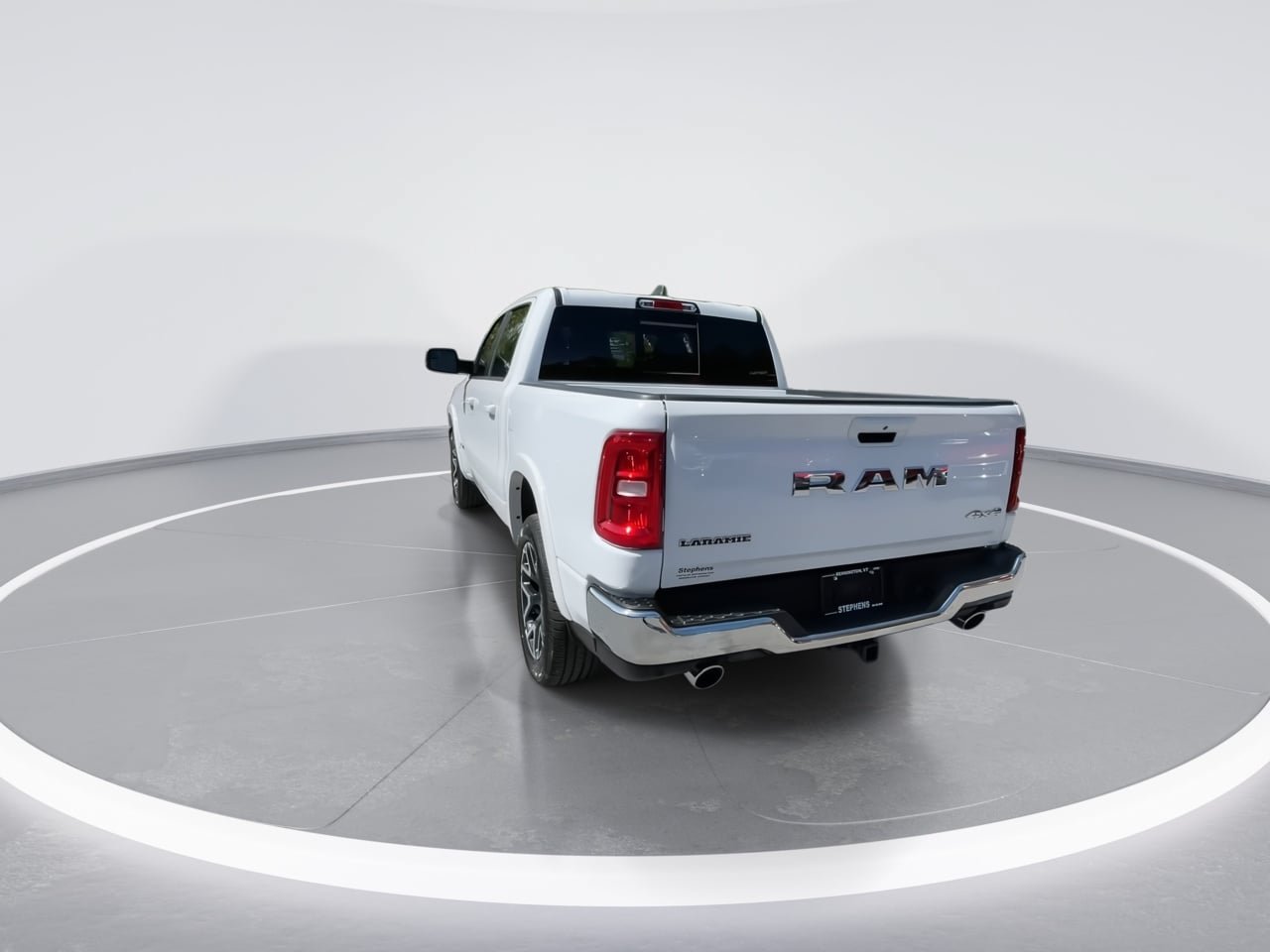 Used 2025 RAM 1500 Laramie AWD/4WD image 15
