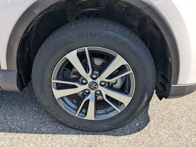 Used 2017 Toyota RAV4 XLE FWD image 11
