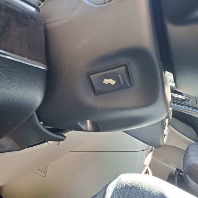 Used 2011 Chrysler Town & Country Touring FWD image 21