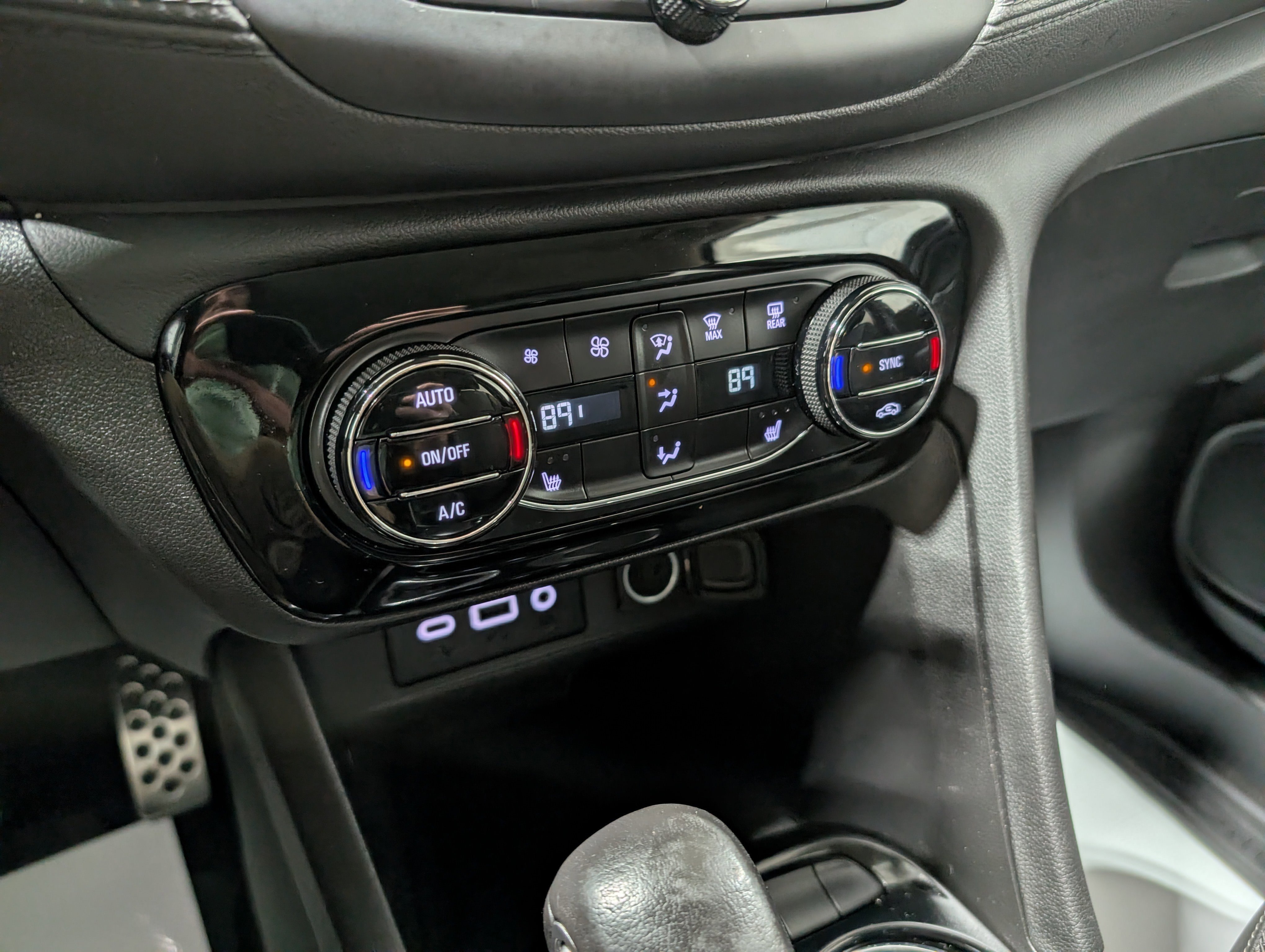 Used 2023 Buick Encore GX Select w/ Sport Touring Package AWD/4WD image 23