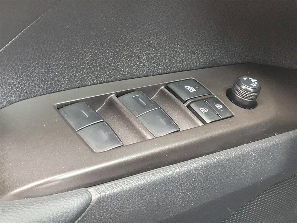 Used 2023 Toyota Camry SE image 30