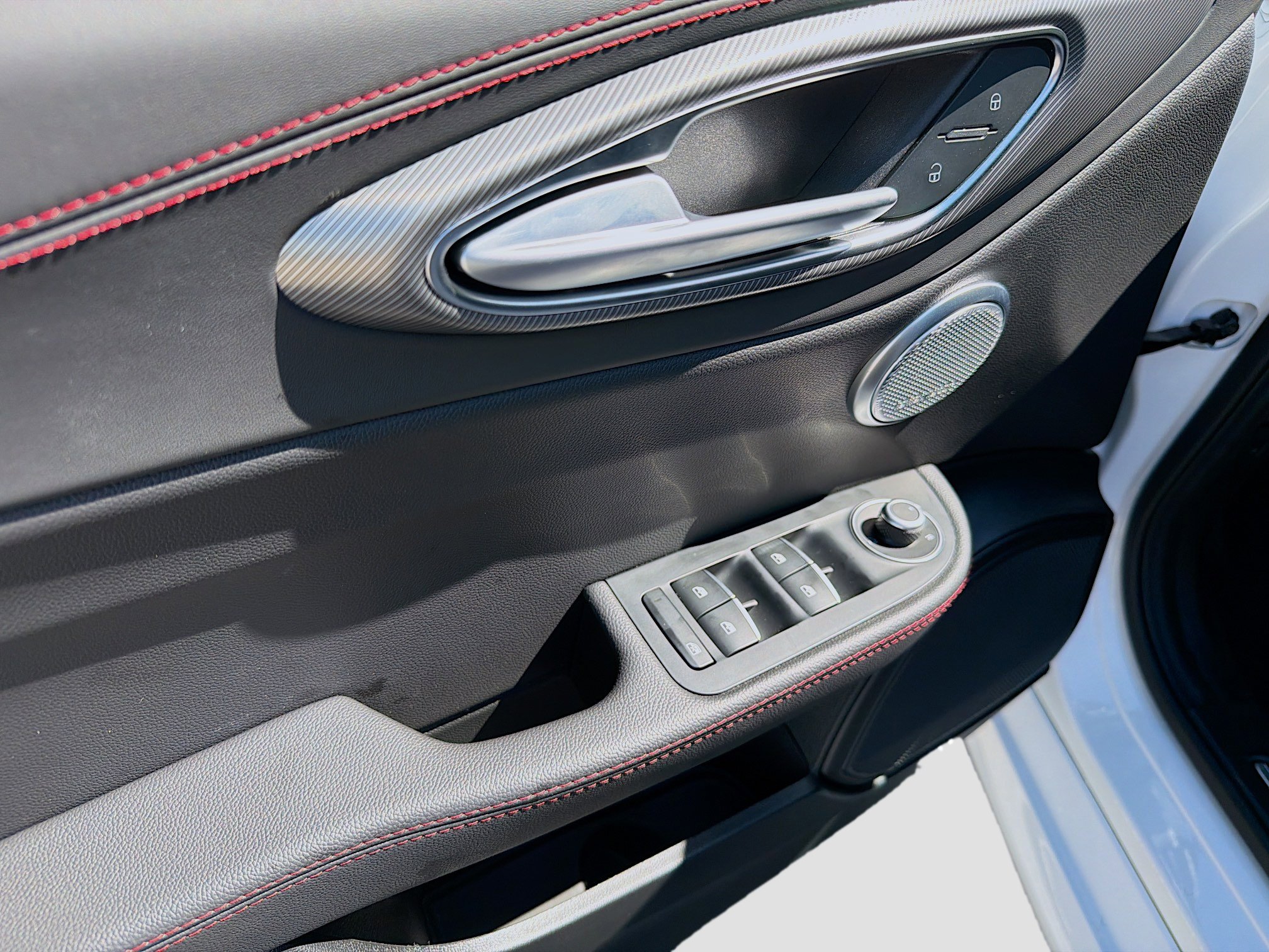 Used 2025 Alfa Romeo Giulia AWD w/ Driving Assist Package image 22