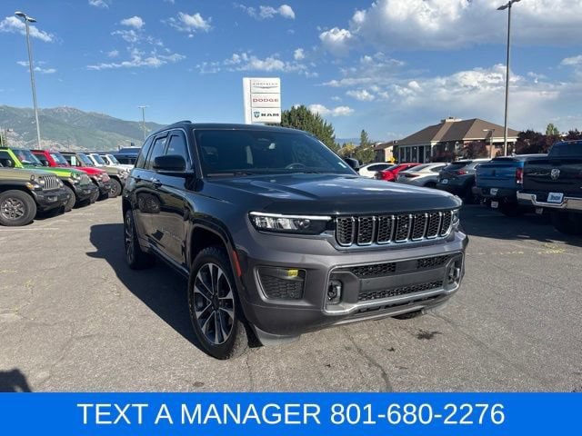 Used 2023 Jeep Grand Cherokee Overland w/ Luxury Tech Group IV AWD/4WD image 5
