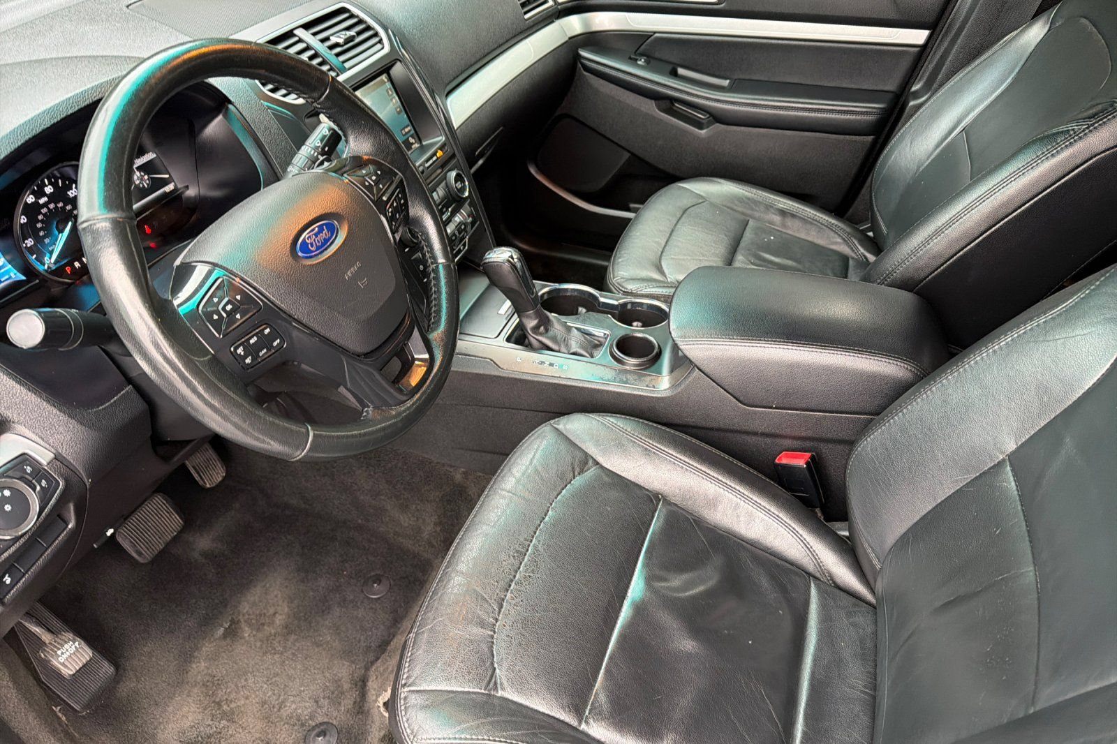 Used 2017 Ford Explorer XLT w/ Equipment Group 202A FWD image 10