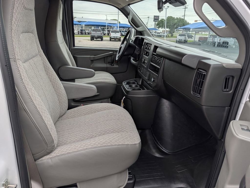 New 2026 GMC Savana 2500 Extended w/ Driver Convenience Package RWD image 25