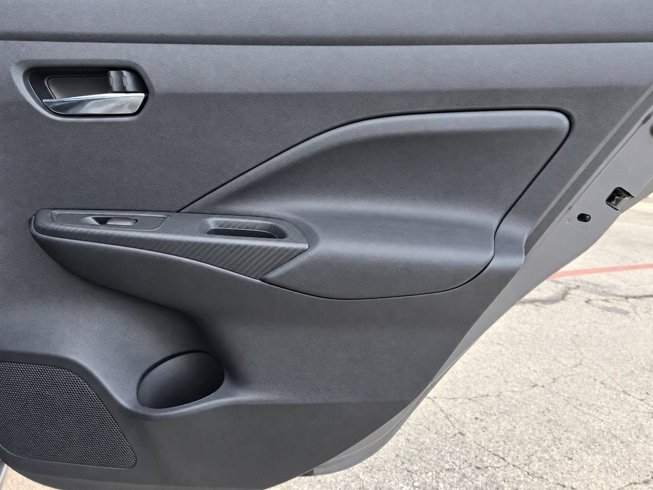 Used 2025 Nissan Versa SV FWD image 33
