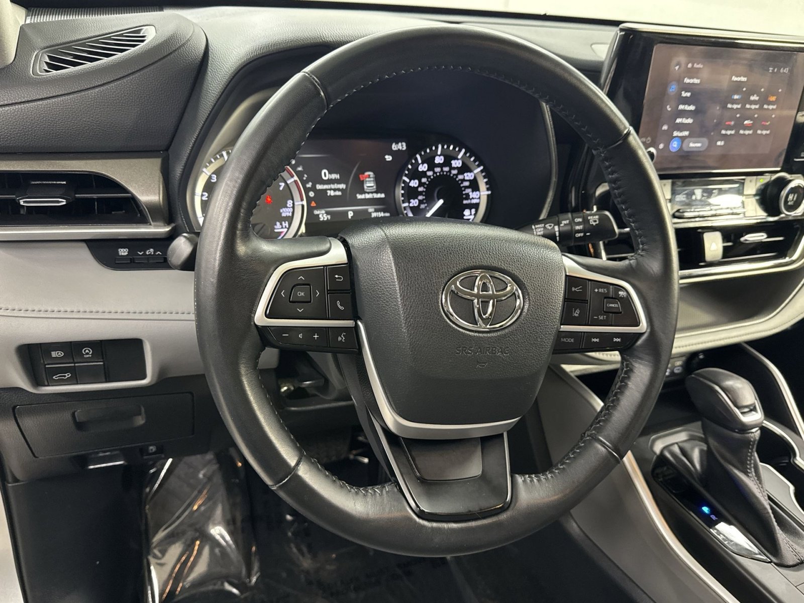 Used 2023 Toyota Highlander LE FWD image 20