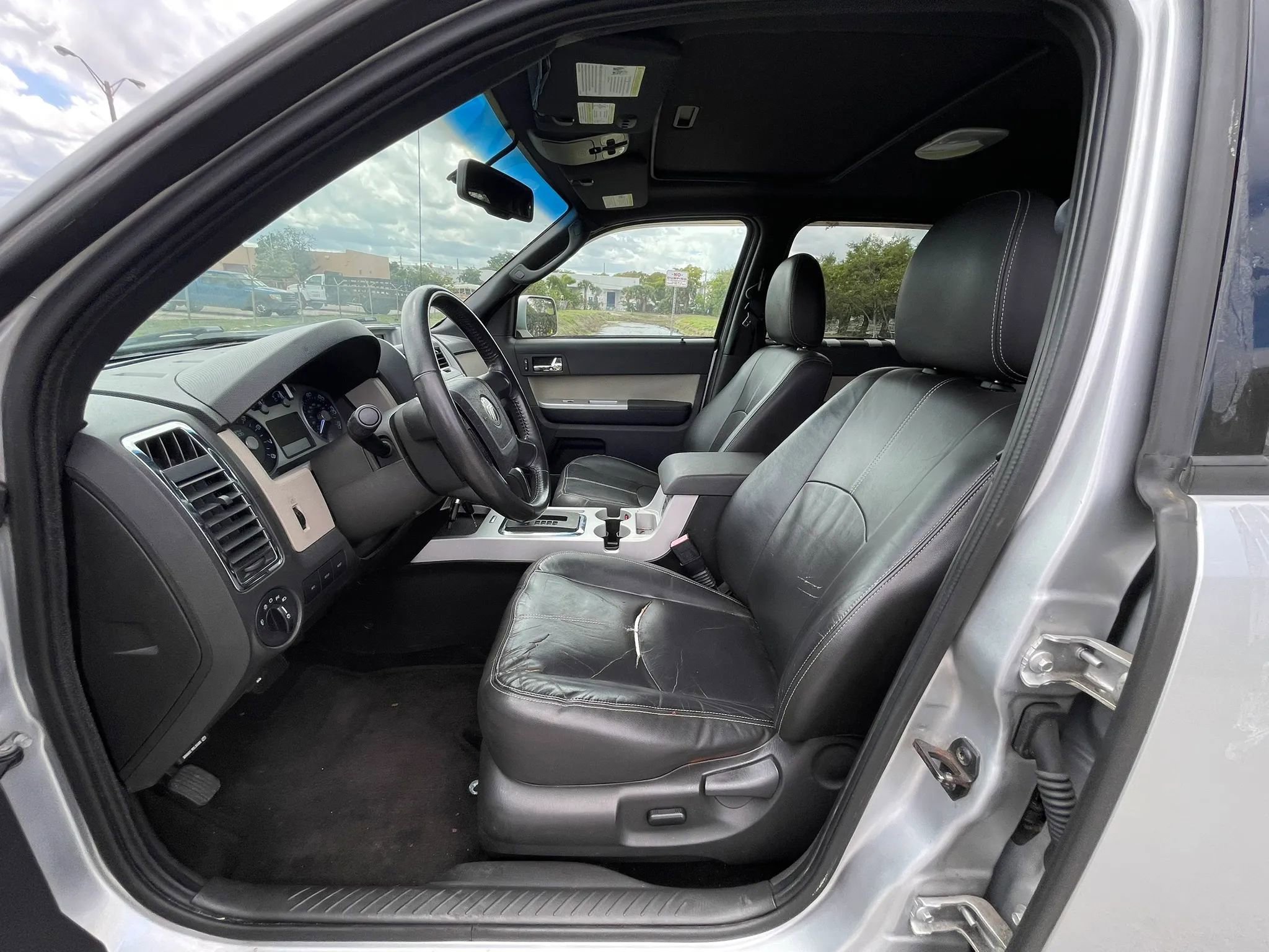 Used 2010 Mercury Mariner Premier image 26