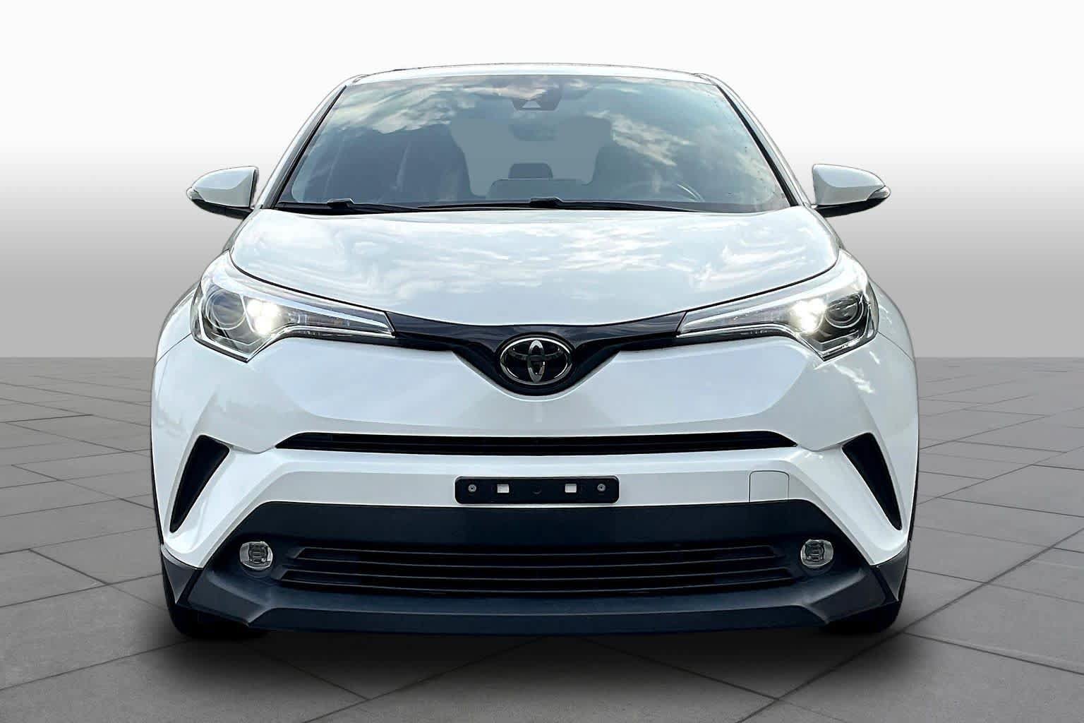 Used 2019 Toyota C-HR Limited FWD image 4
