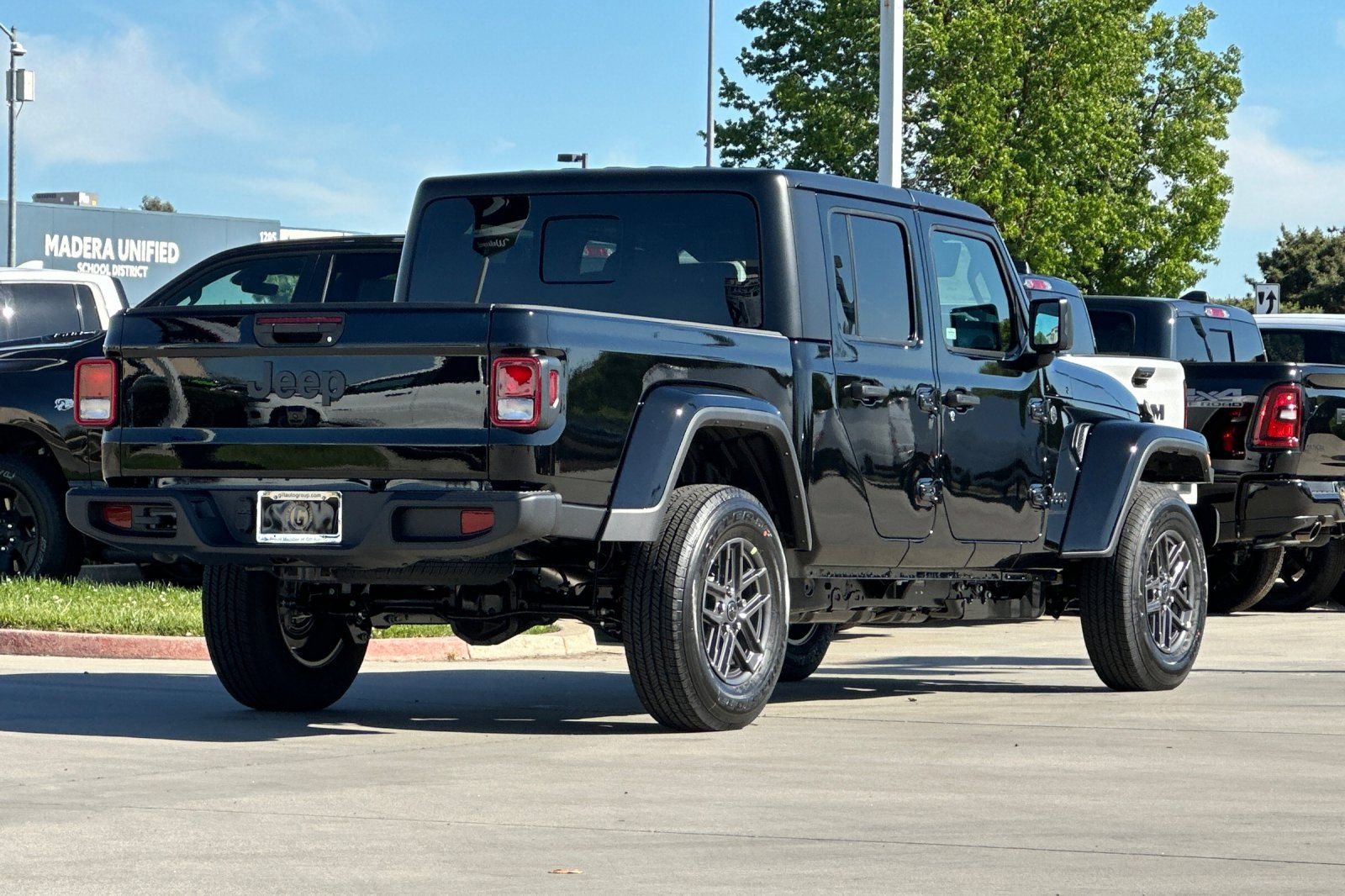 New 2026 Jeep Gladiator Sport AWD/4WD image 6