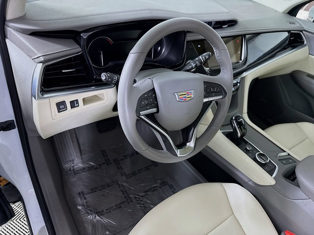 Used 2025 Cadillac XT6 Premium Luxury w/ LPO, Floor Liner Package AWD/4WD image 20