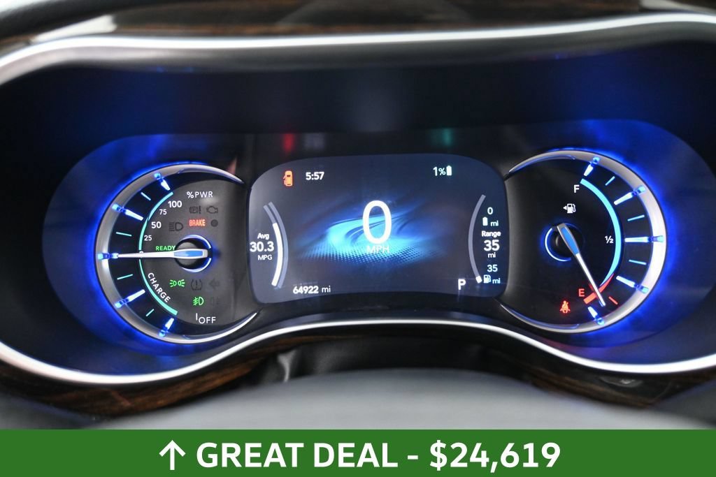 Used 2023 Chrysler Pacifica Limited FWD image 30