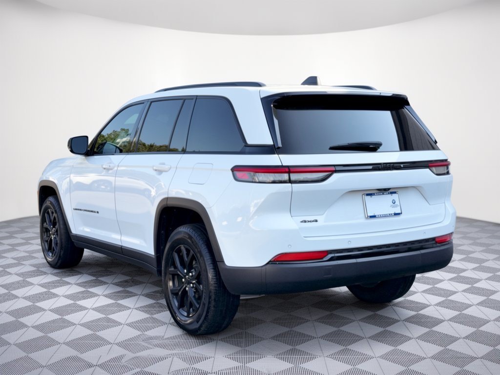 Used 2024 Jeep Grand Cherokee Altitude AWD/4WD image 3