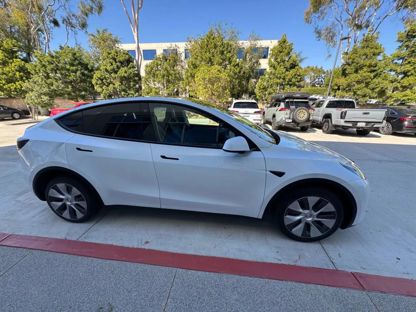 Used 2022 Tesla Model Y Long Range AWD/4WD image 8