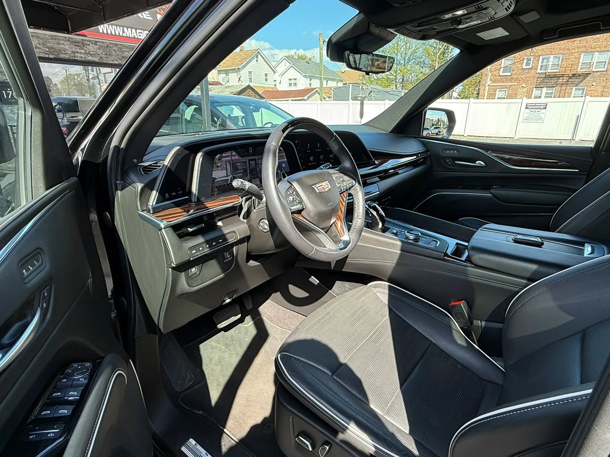 Used 2023 Cadillac Escalade ESV Premium Luxury AWD/4WD image 16