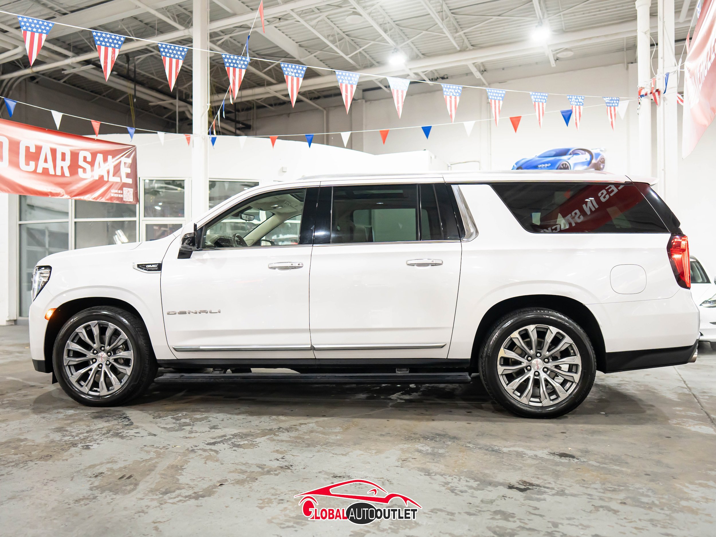 Used 2021 GMC Yukon XL Denali w/ Denali Ultimate Package AWD/4WD image 4