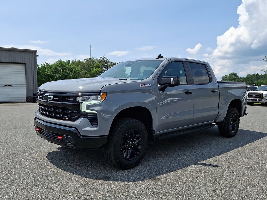 Used 2024 Chevrolet Silverado 1500 LT Trail Boss w/ LT Trail Boss Premium Package AWD/4WD image 3