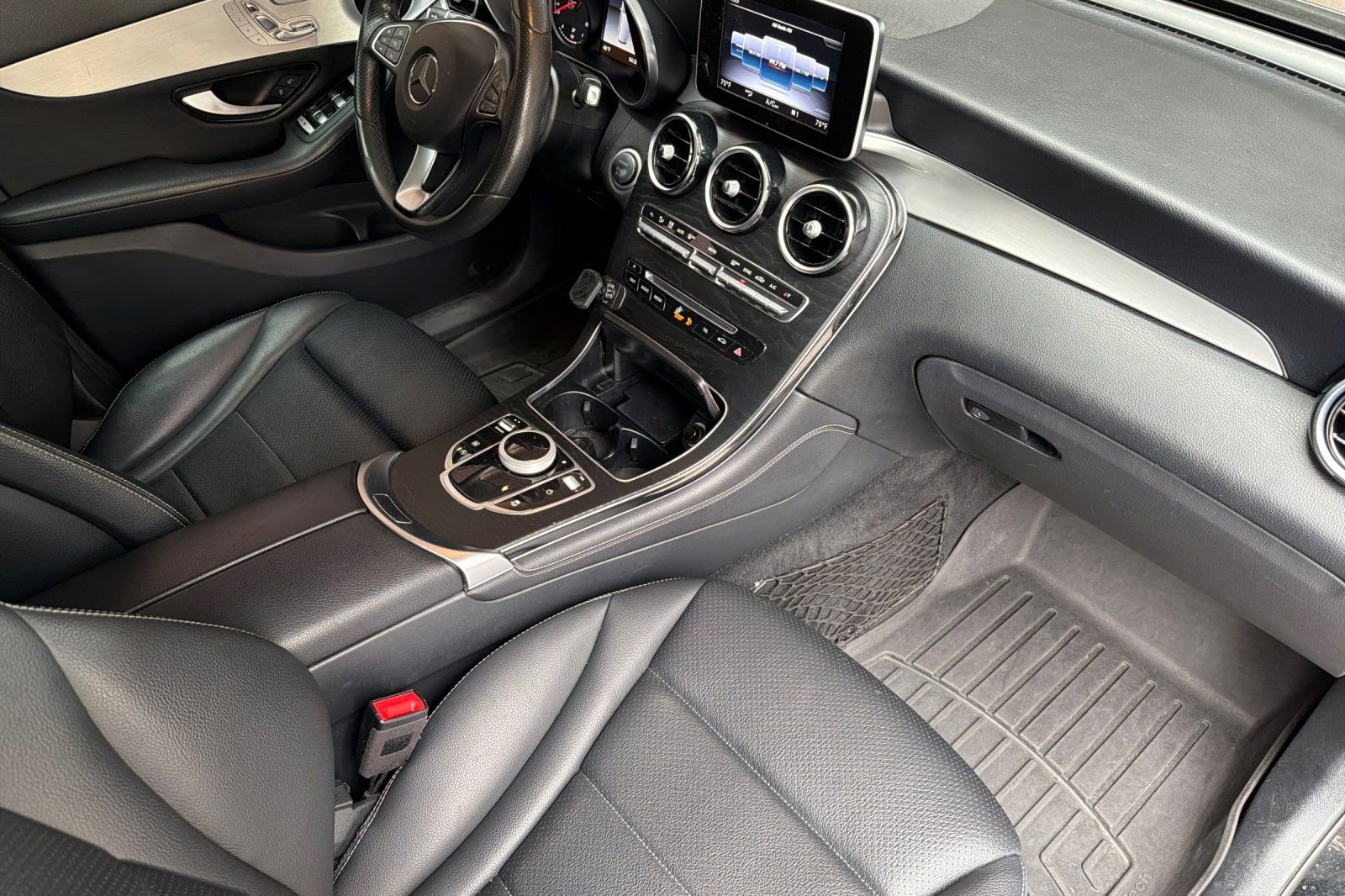 Used 2019 Mercedes-Benz GLC 300 4MATIC image 21