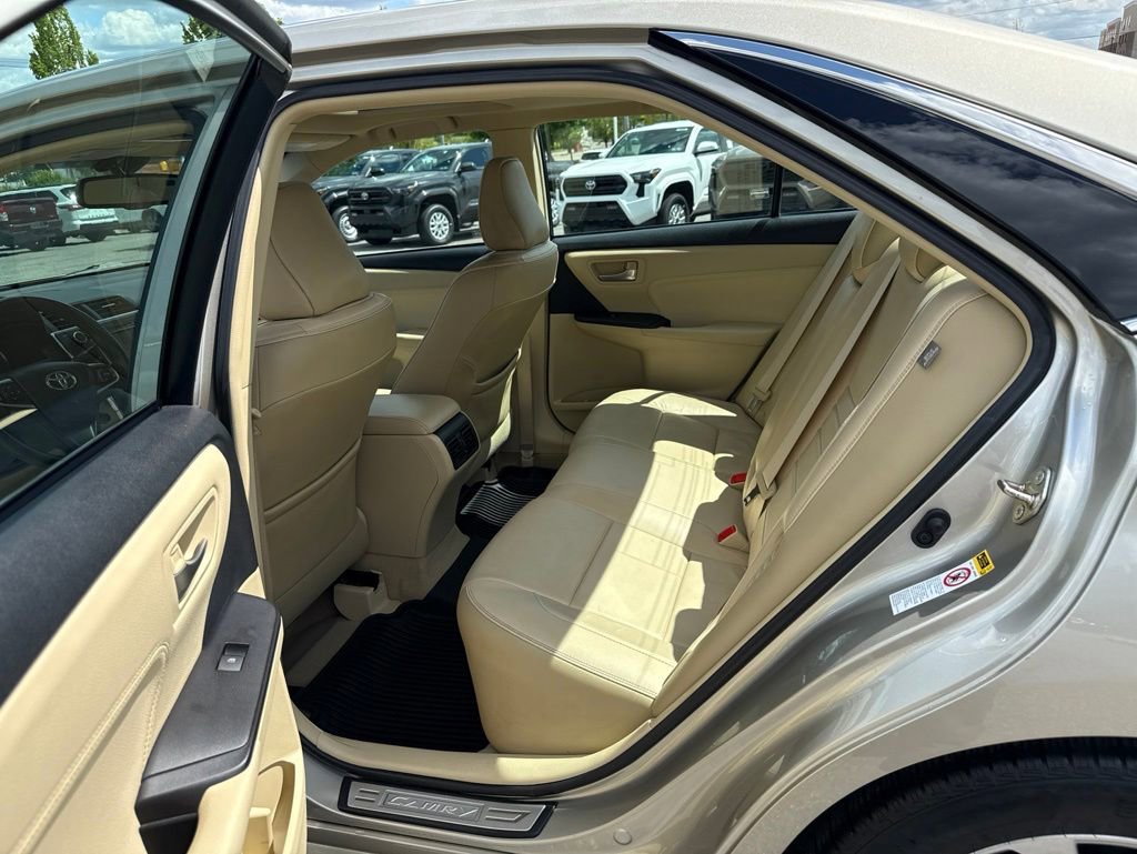 Used 2015 Toyota Camry XLE w/ Moonroof Package FWD image 9