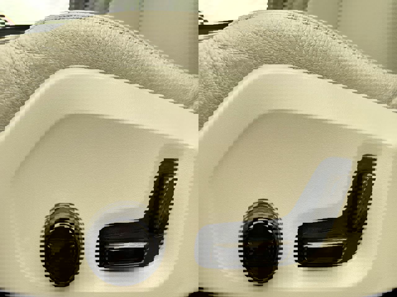 Used 2021 Volvo XC60 T6 Momentum w/ Premium Package image 13