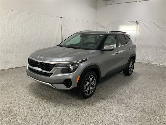 Used 2023 Kia Seltos EX image 2