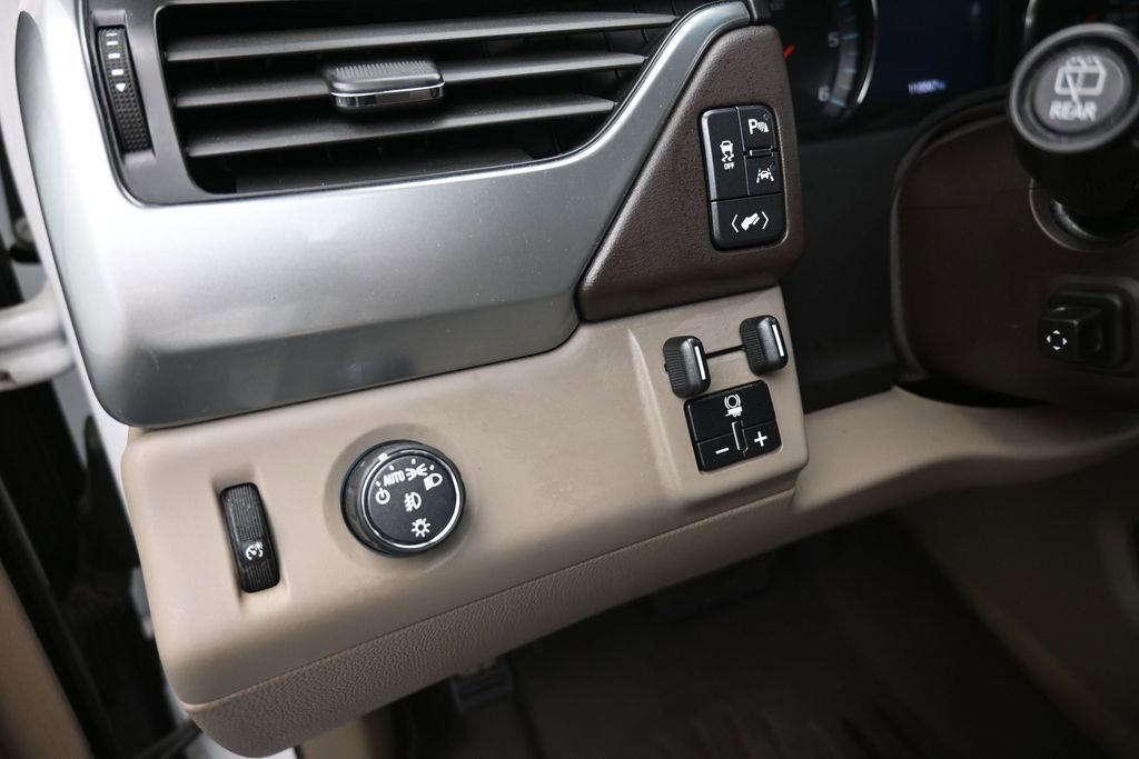 Used 2018 Chevrolet Suburban LT w/ Texas Edition Package RWD image 13
