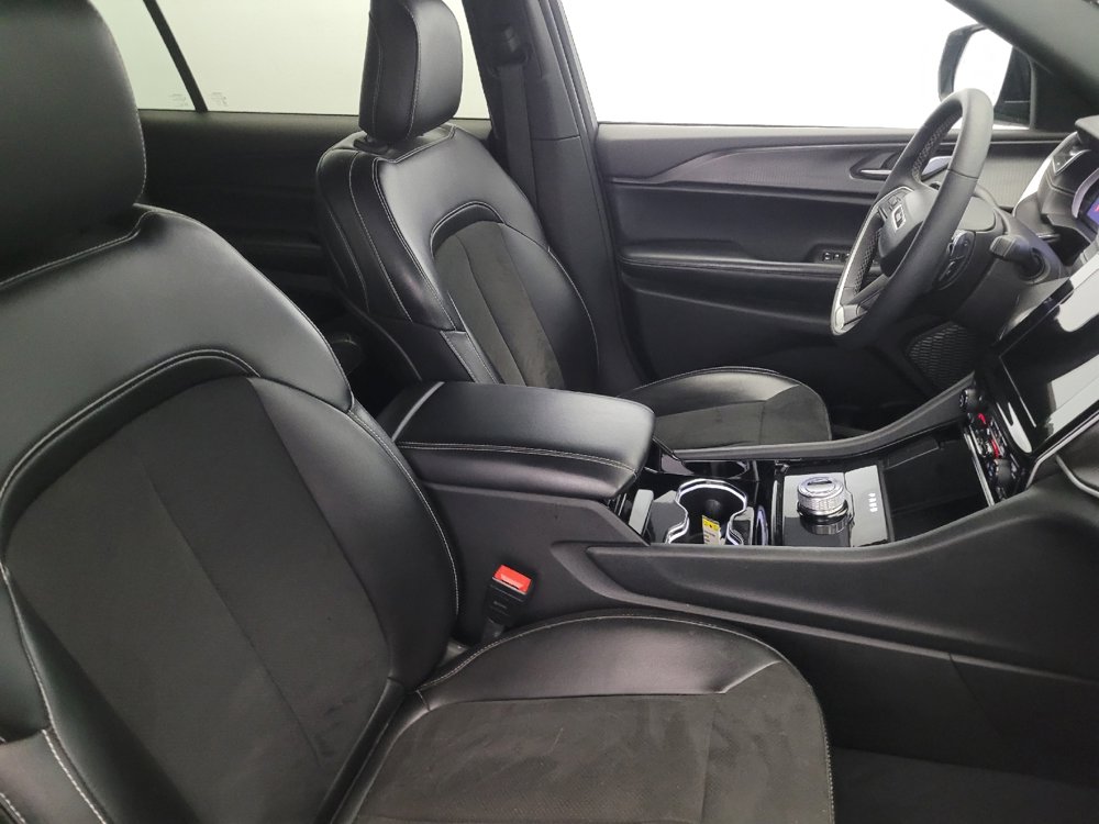 Used 2023 Jeep Grand Cherokee L Laredo AWD/4WD image 21