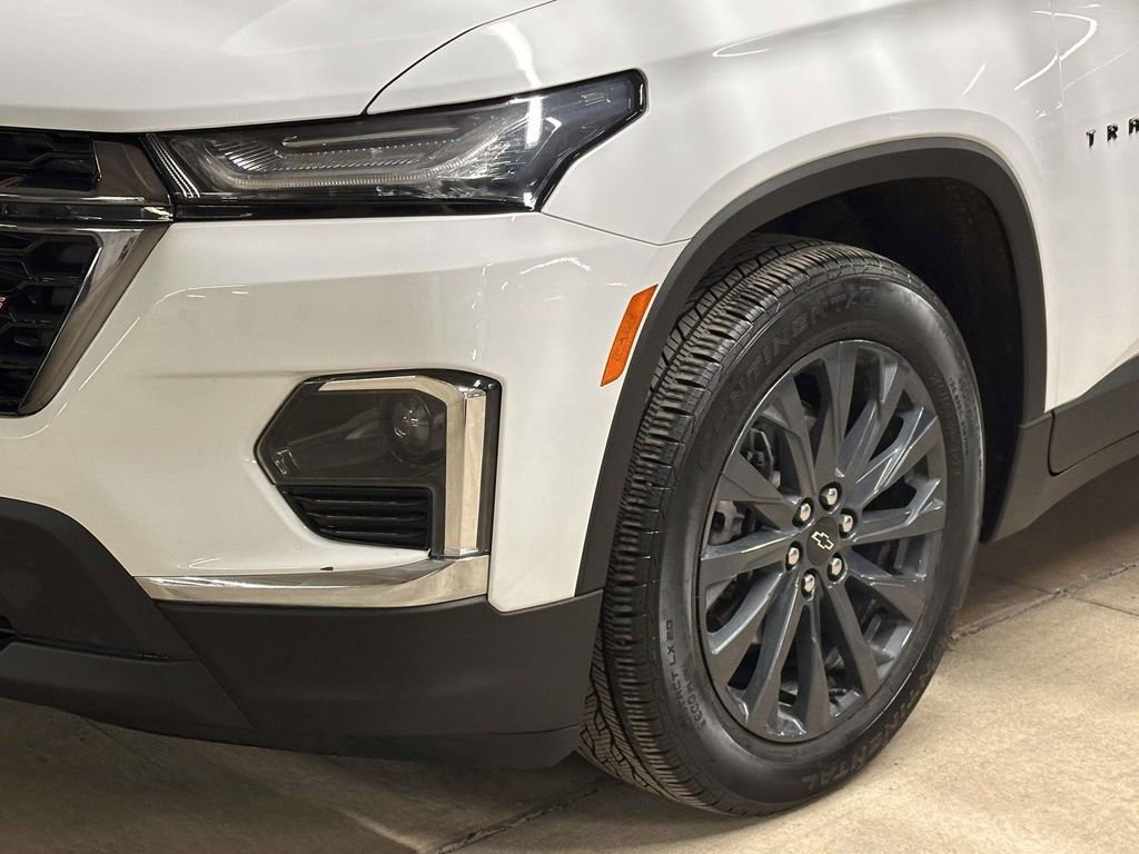 Used 2023 Chevrolet Traverse RS image 9