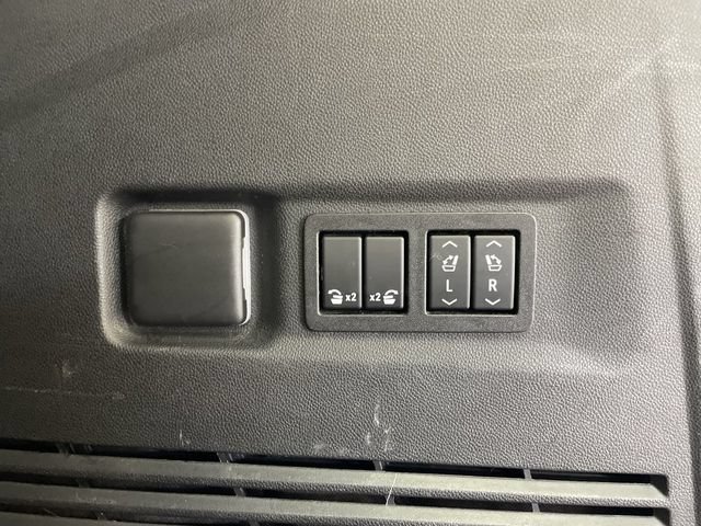Used 2021 Chevrolet Suburban High Country AWD/4WD image 28