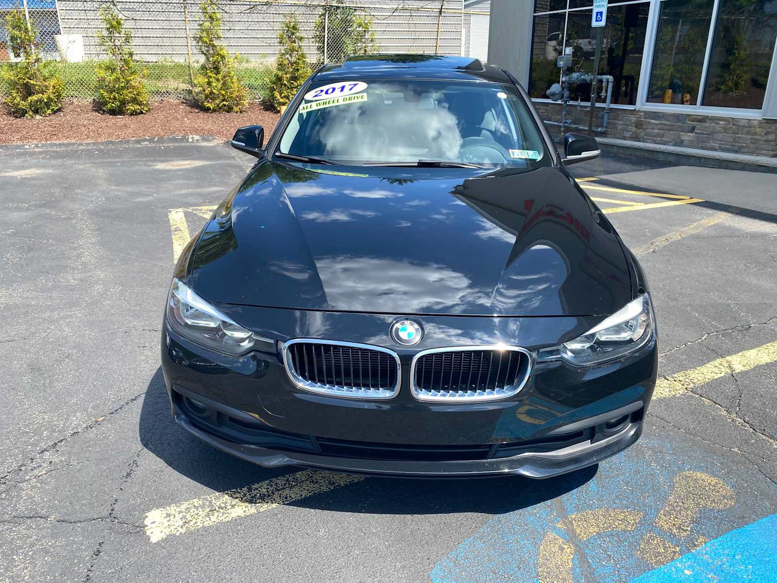 Used 2017 BMW 320i xDrive Sedan AWD/4WD image 11