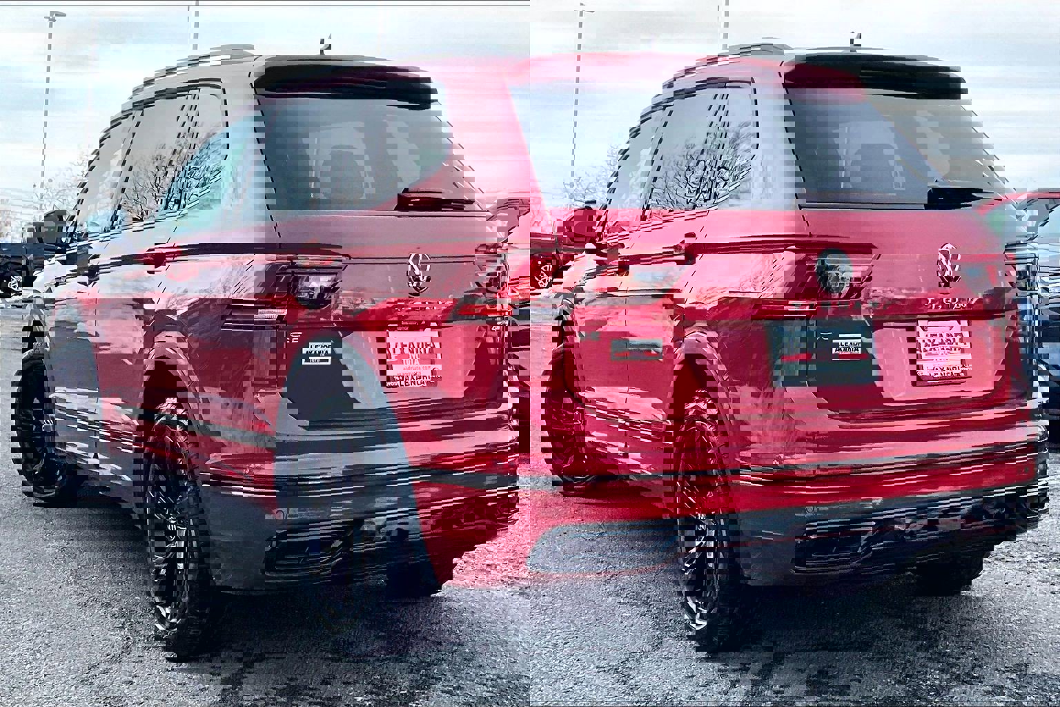 Used 2024 Volkswagen Tiguan SE R-Line image 11