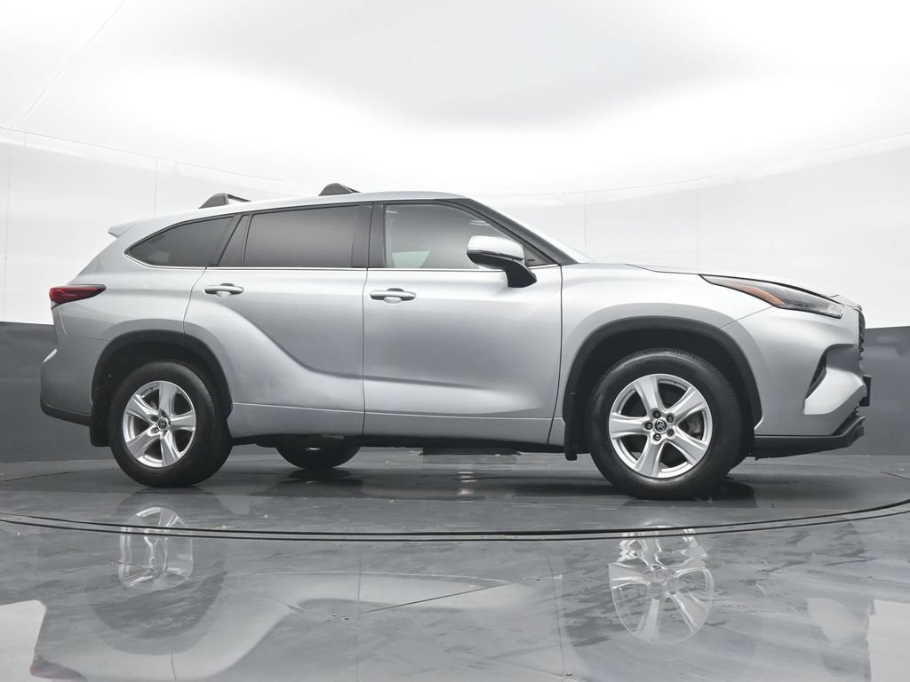 Used 2022 Toyota Highlander L AWD/4WD image 33