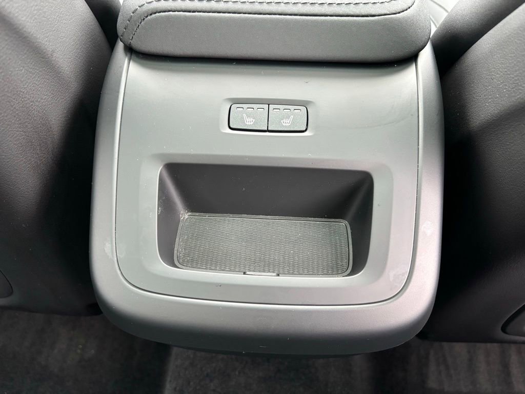 Certified 2026 Volvo XC60 B5 Plus w/ Protection Package Premier image 23